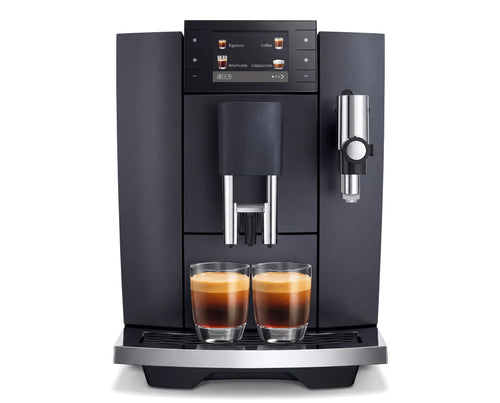 Cafetera superautomática negra vista de frente con dos espressos servidos