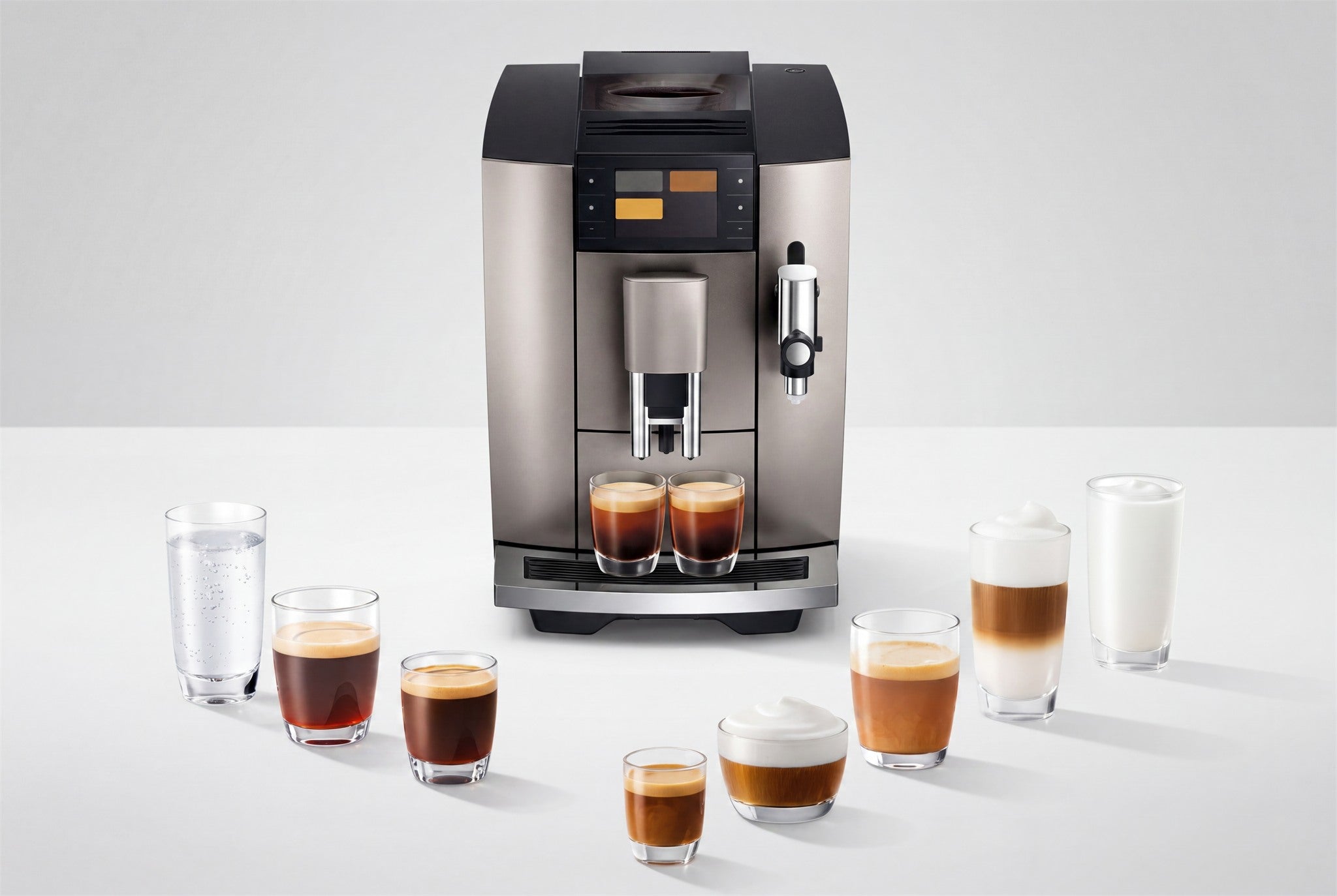 Especialidades de café preparadas por la cafetera en Midnight Silver