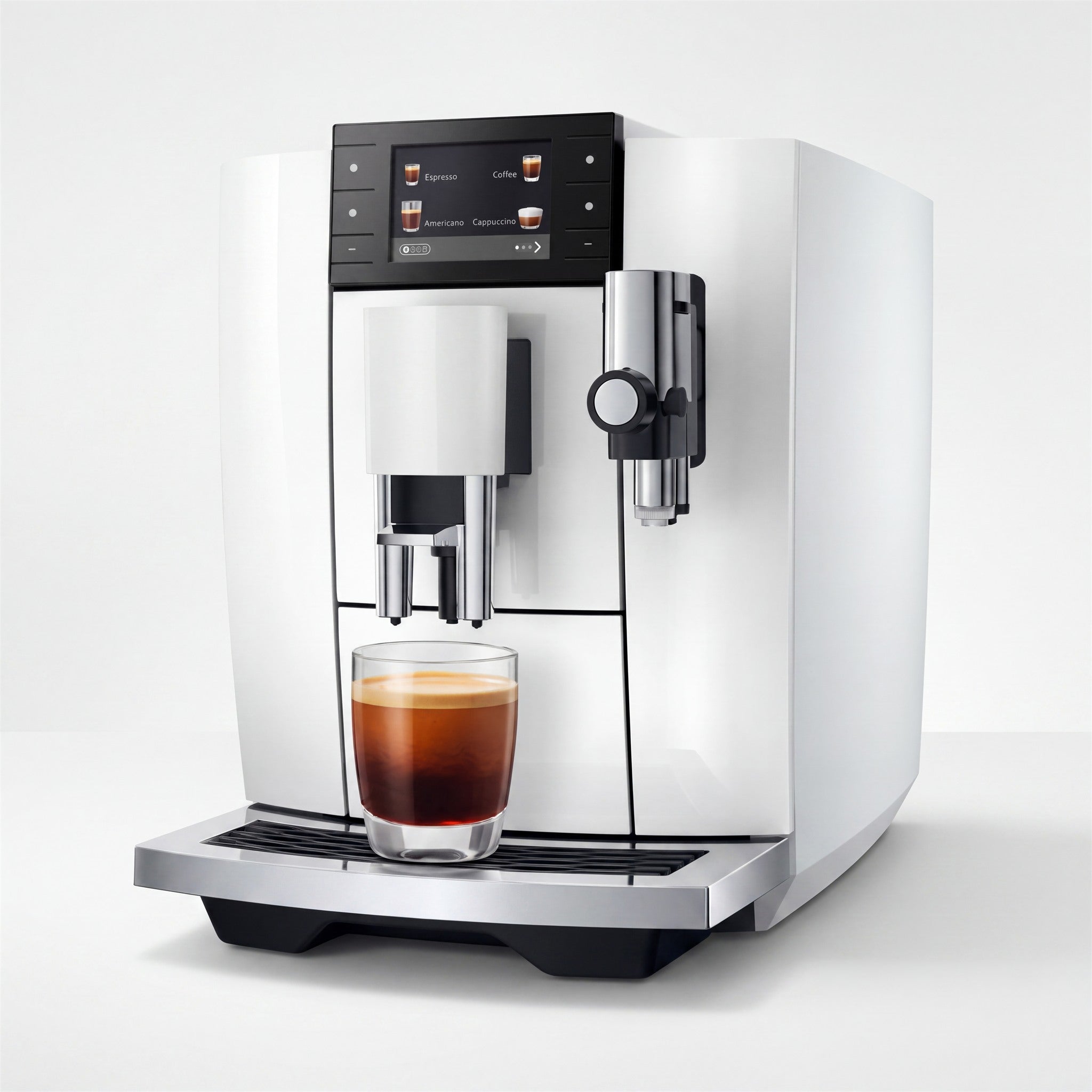 Cafetera superautomática Piano White en ángulo con un espresso recién preparado